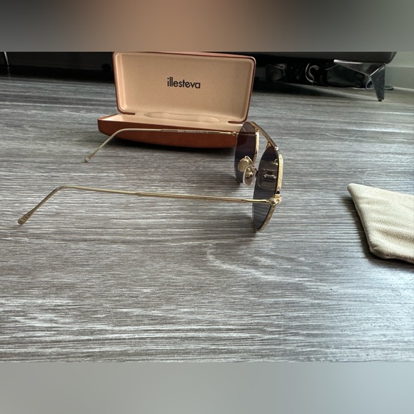 Illesteva Nicosia Sunglasses - Picture 9 of 11